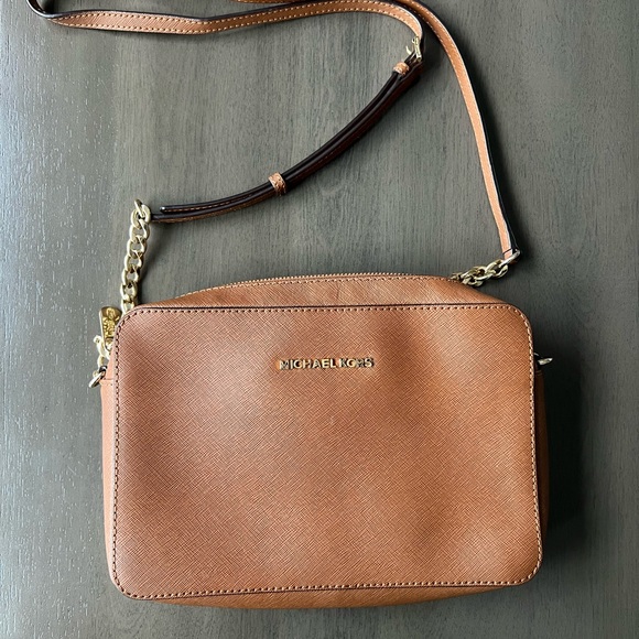 Michael Kors Ginny Cross body shoulder bag Like New! - Picture 2 of 7